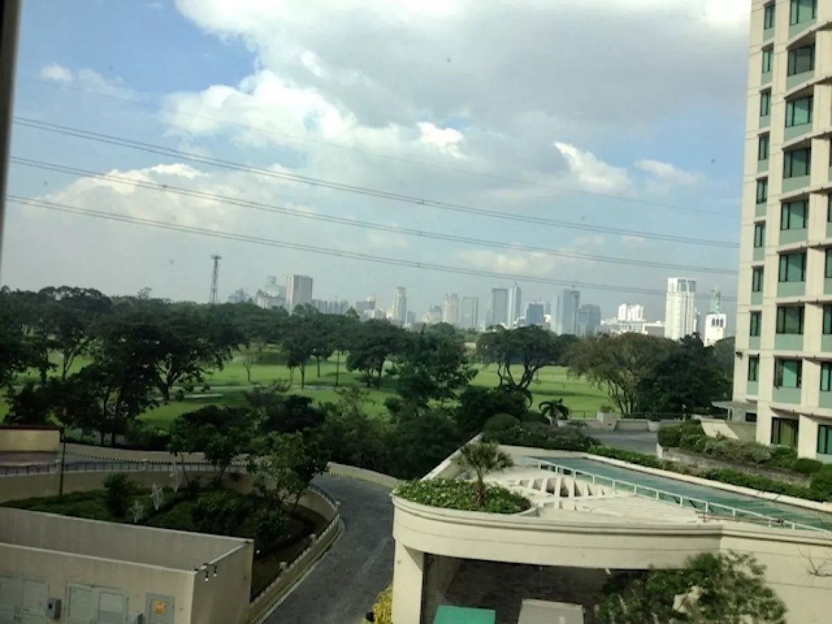 Big 2 Bedrooms with Parking in Kensington Condo With Golf Course View09