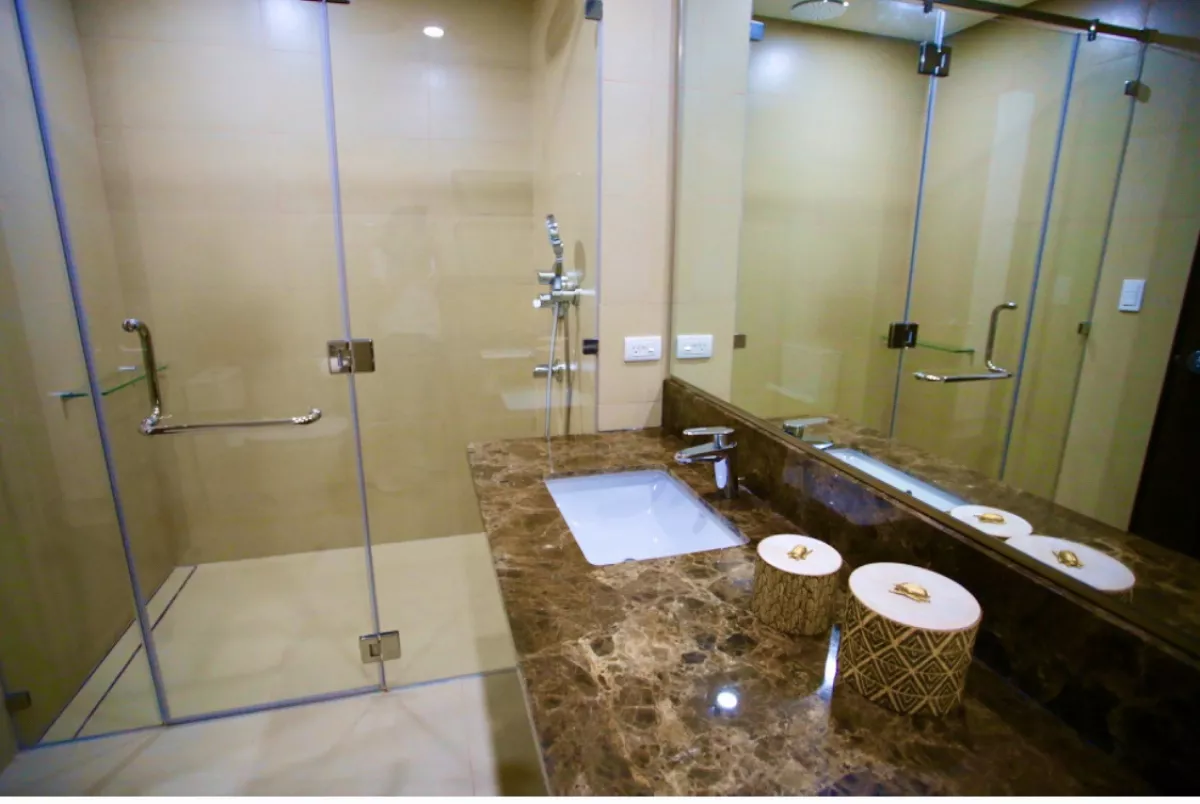 "2BR Garden Towers  Sky Garden, 137m2, FFurnished, 1 Parking, P180,000/m"04