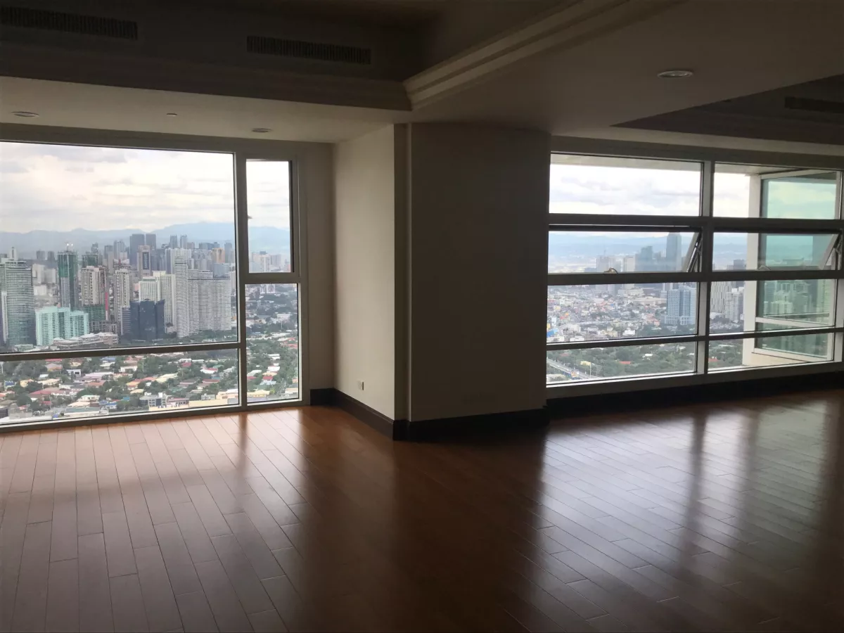 "Rush 3 BR Discovery Primea for Rent: 388 sqm, Urdaneta View, P300K/month"03