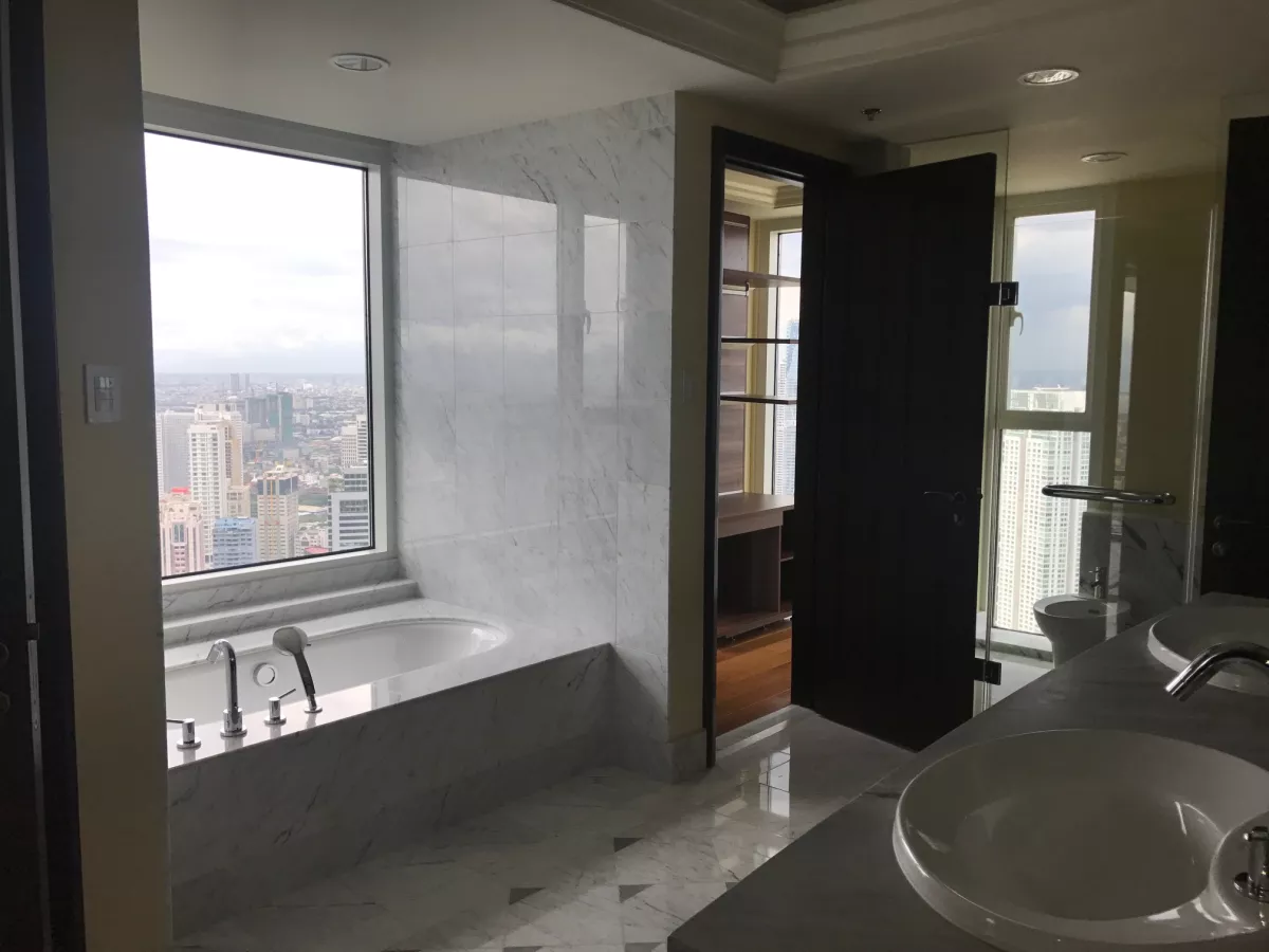 "Rush 3 BR Discovery Primea for Rent: 388 sqm, Urdaneta View, P300K/month"05