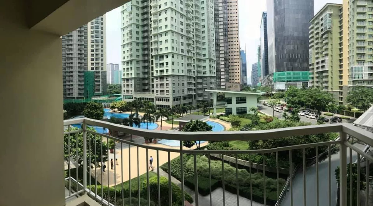 Studio unit in Two Serendra for lease02