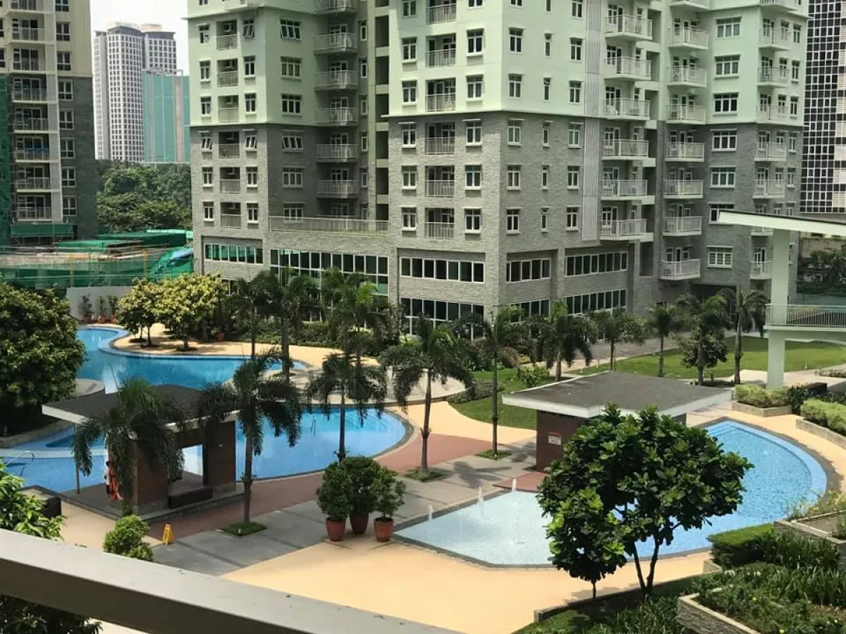 Studio unit in Two Serendra for lease03