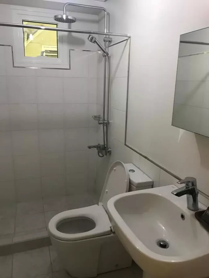 Studio unit in Two Serendra for lease08
