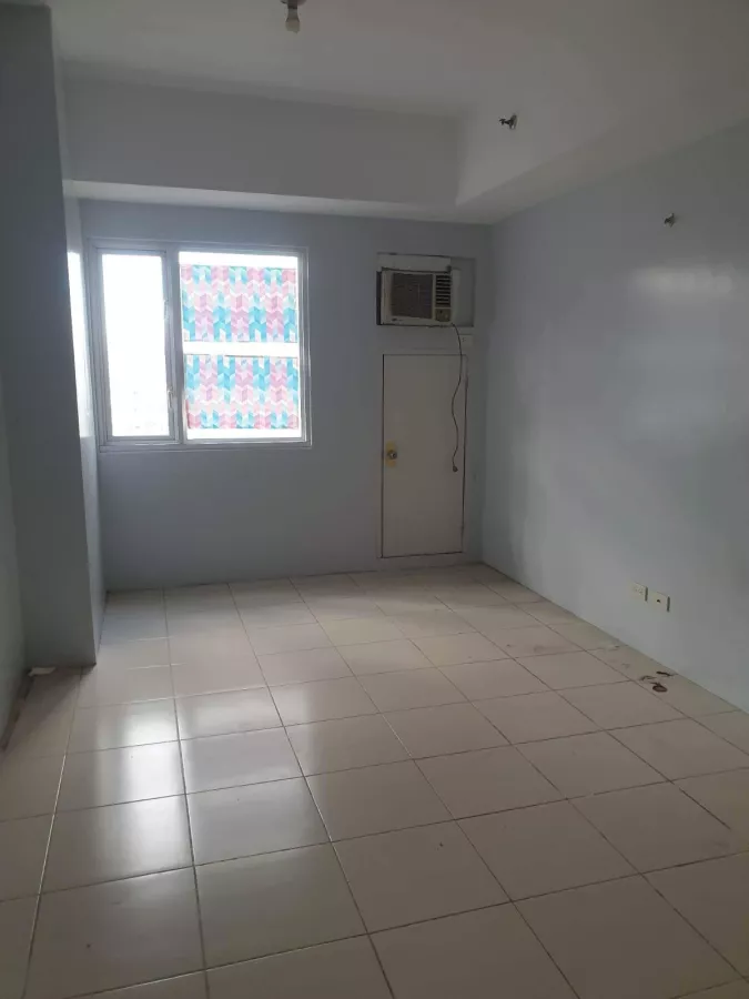 University Tower Malate Studio unit with parking04