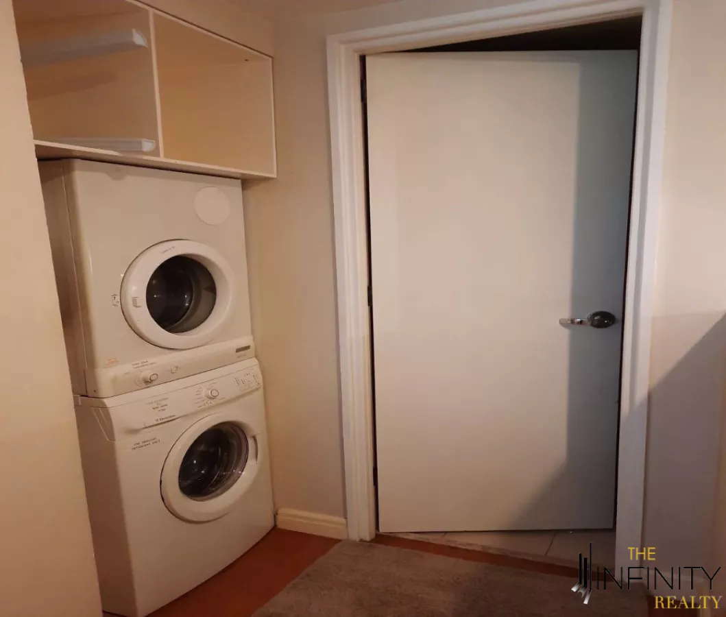 "For Lease 1-Bedroom Loft Unit in One Rockwell East, Makati City"10