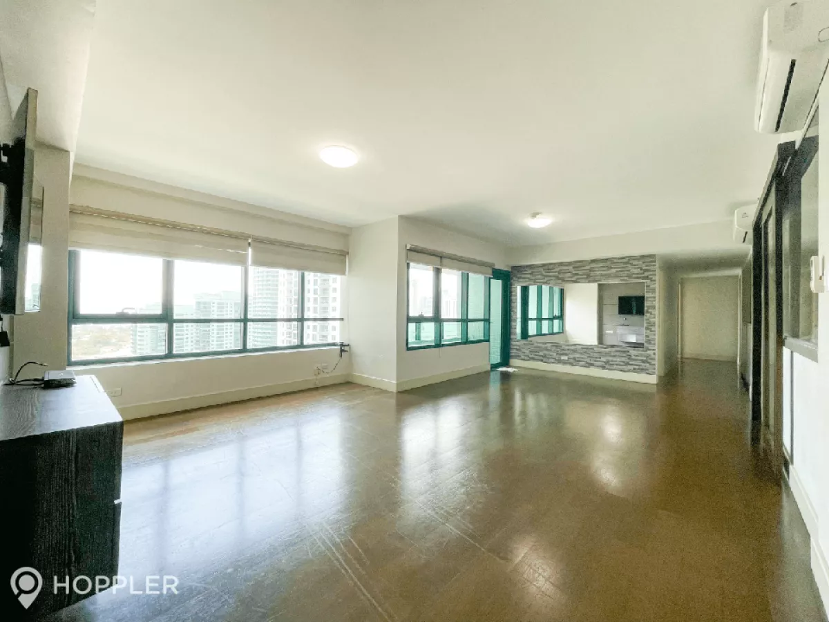 "2BR Condo for Rent in Edades Tower and Garden Villas, Makati - RR3251381"02