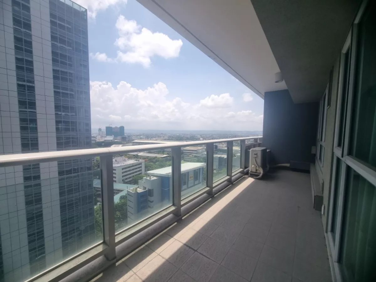 1BR for Lease in One Serendra Taguig06