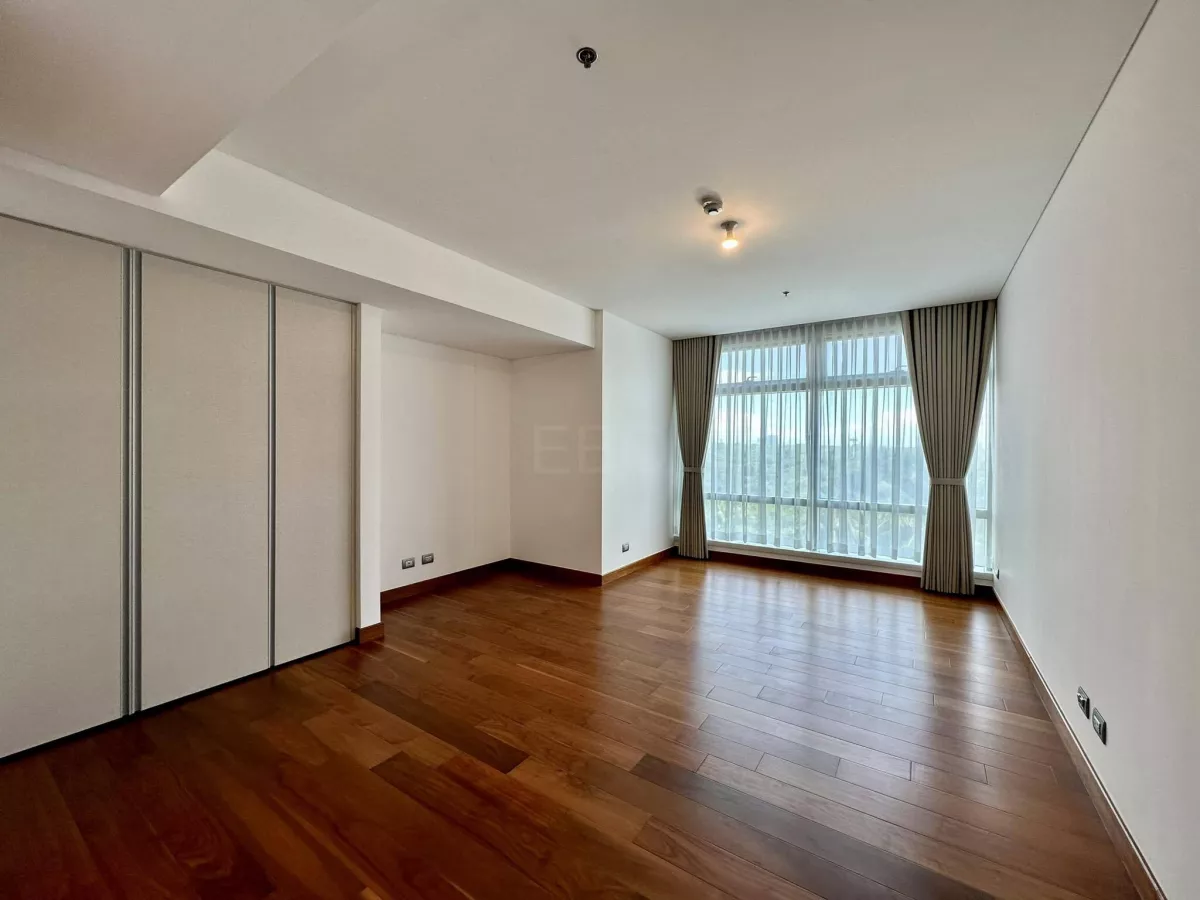 3 Bedroom Two Roxas Triangle For Rent Brand New Condo in Makati02