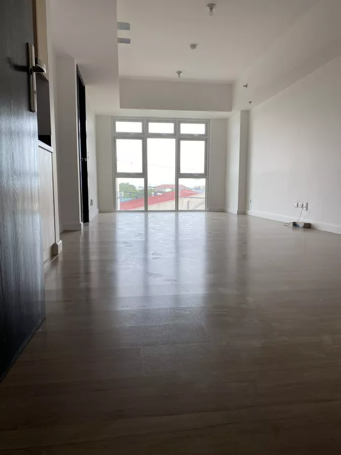 "For Rent : 1BR unit w/ parking at Veranda, Arca South, Taguig City"02