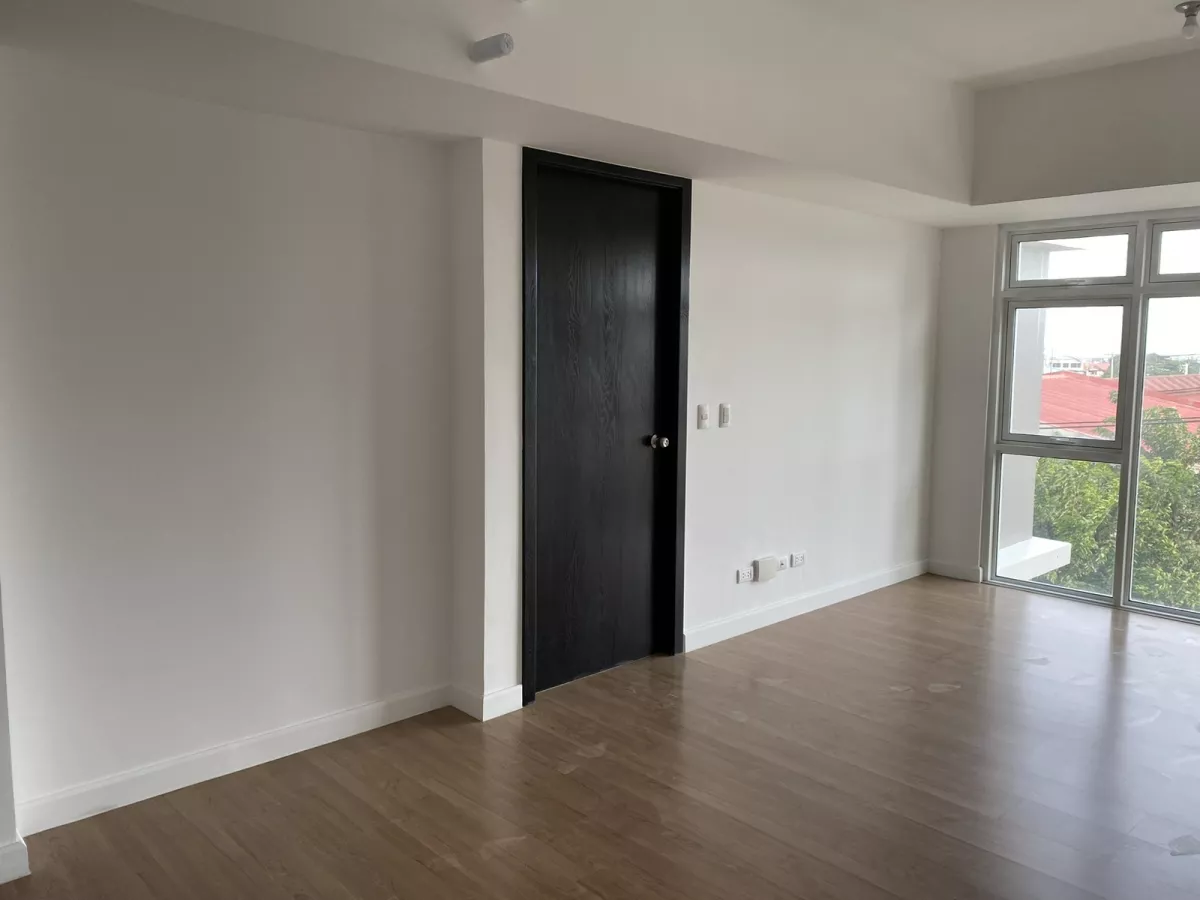 "For Rent : 1BR unit w/ parking at Veranda, Arca South, Taguig City"05