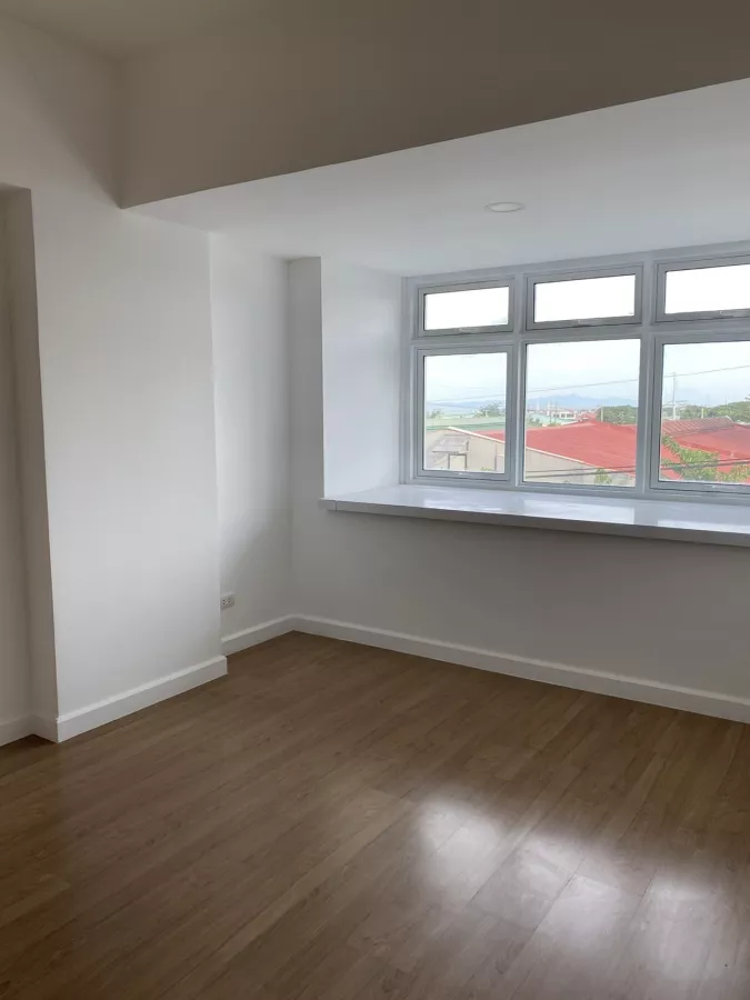 "For Rent : 1BR unit w/ parking at Veranda, Arca South, Taguig City"07