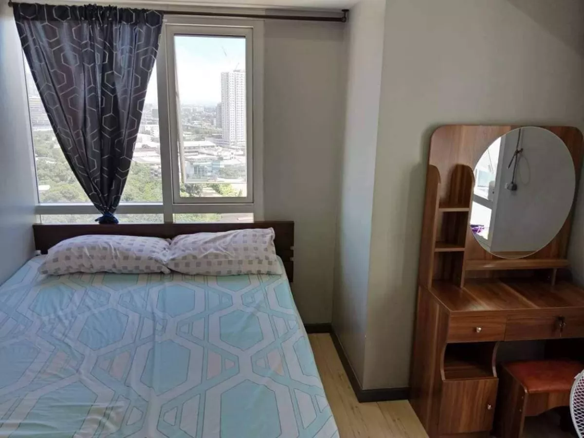 "For Lease 3 Bedrooms Condo with Parking in Legazpi Village, Makati City"02