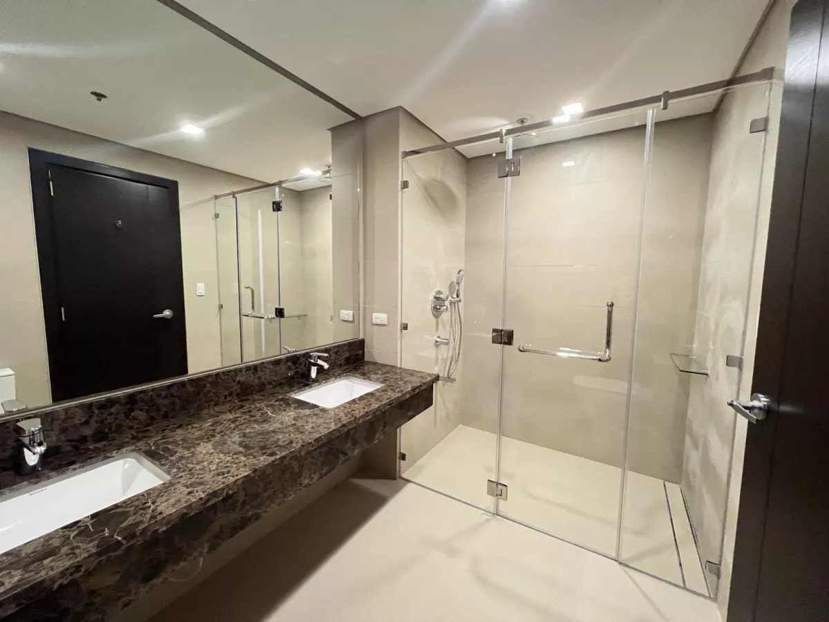 "Cozy 2 Bedroom Unit For Rent Garden Tower, Makati"07