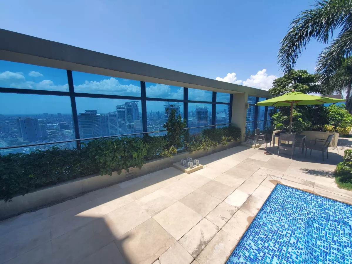 "Nicely Furnished 1 Bedroom Unit at One Rockwell, West, Makati City For Rent"09