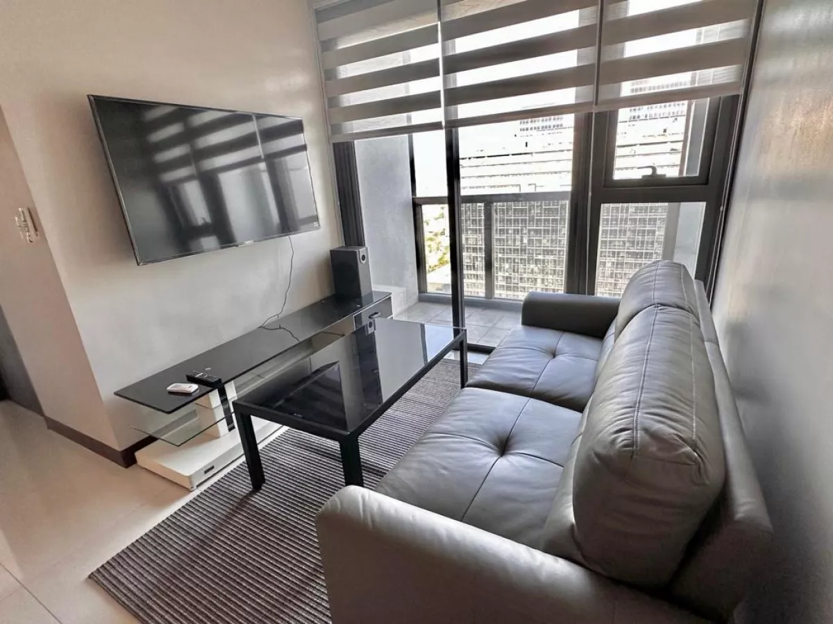 Pleasant 2BR unit in Uptown Ritz04