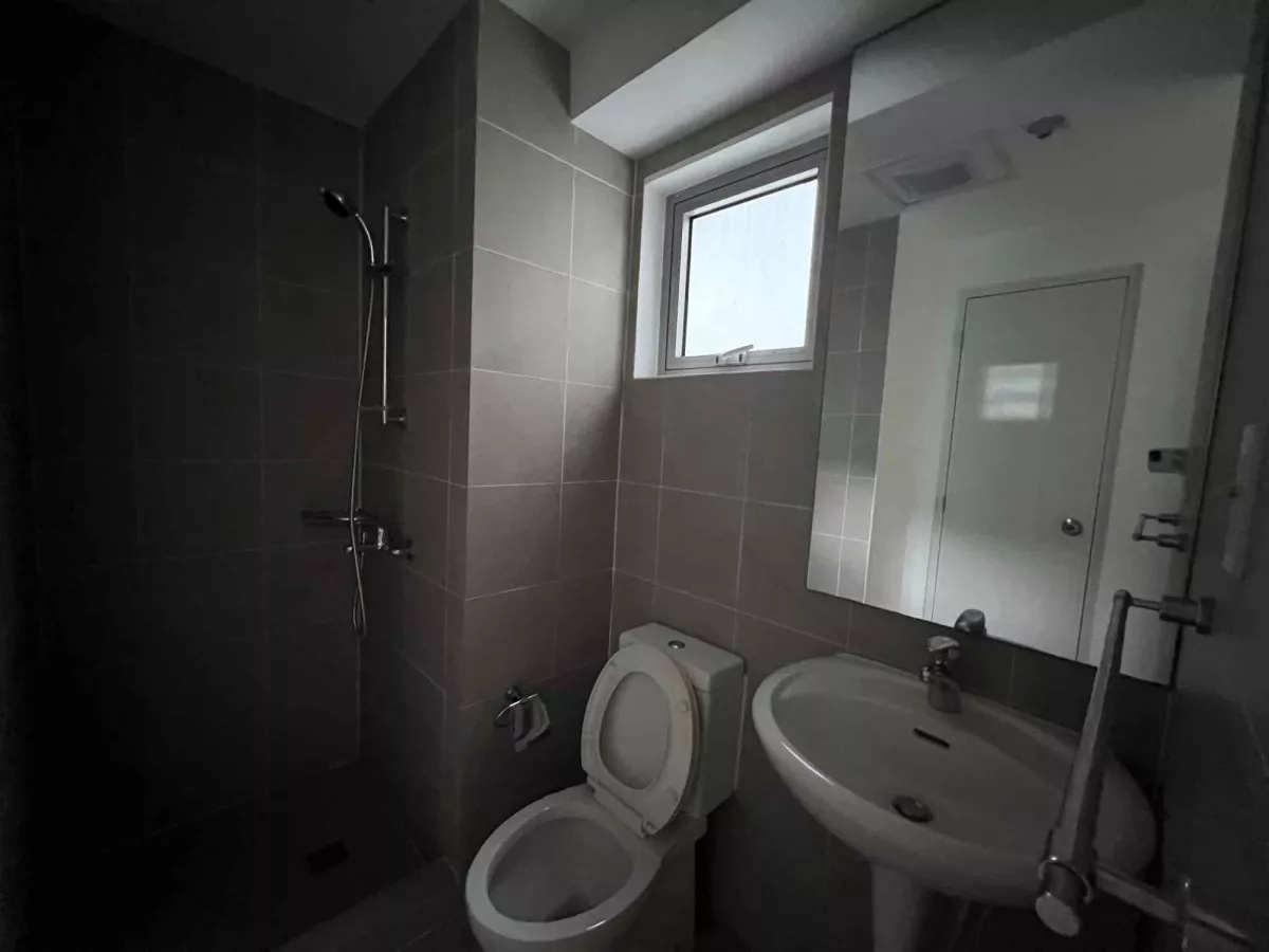 "1 Bedroom Condo Unit for Rent in The Residences At Commonwealth, Quezon City"08