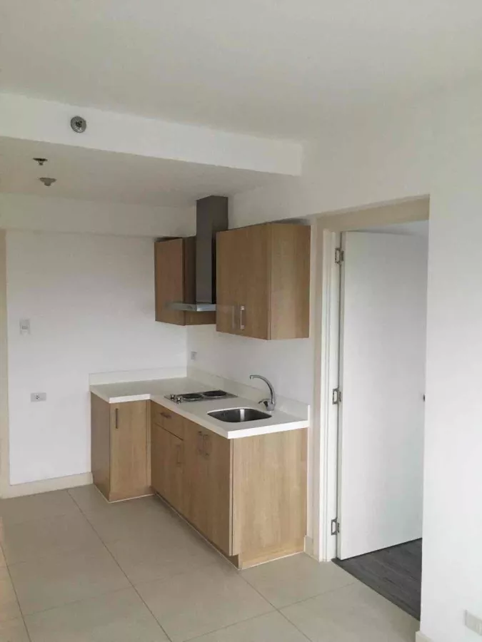 "1 Bedroom Condo Unit for Rent in The Residences At Commonwealth, Quezon City"09
