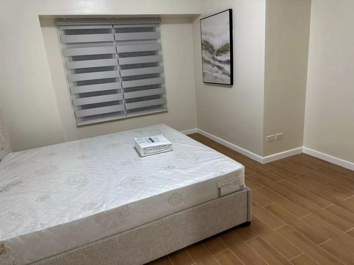 3 bedroom unit in Two Serendra for lease09