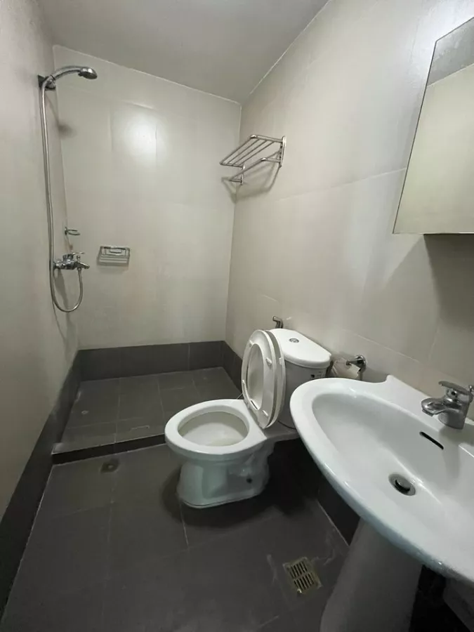 Spacious 1 bedroom unit in The Address at Wack Wack Condominium for lease05