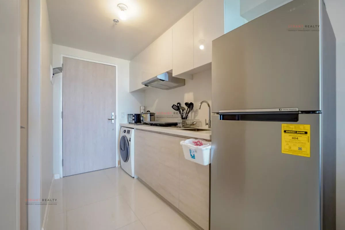 For Rent 1-Bedroom Loft Mandani Bay Mandaue near Cebu Doctors University04