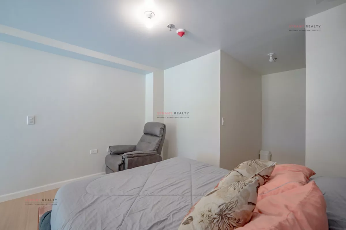 For Rent 1-Bedroom Loft Mandani Bay Mandaue near Cebu Doctors University06