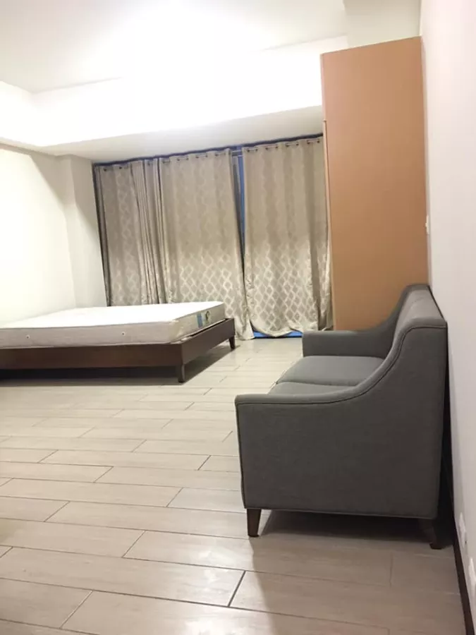 For Lease Executive Studio Unit in Three Central01