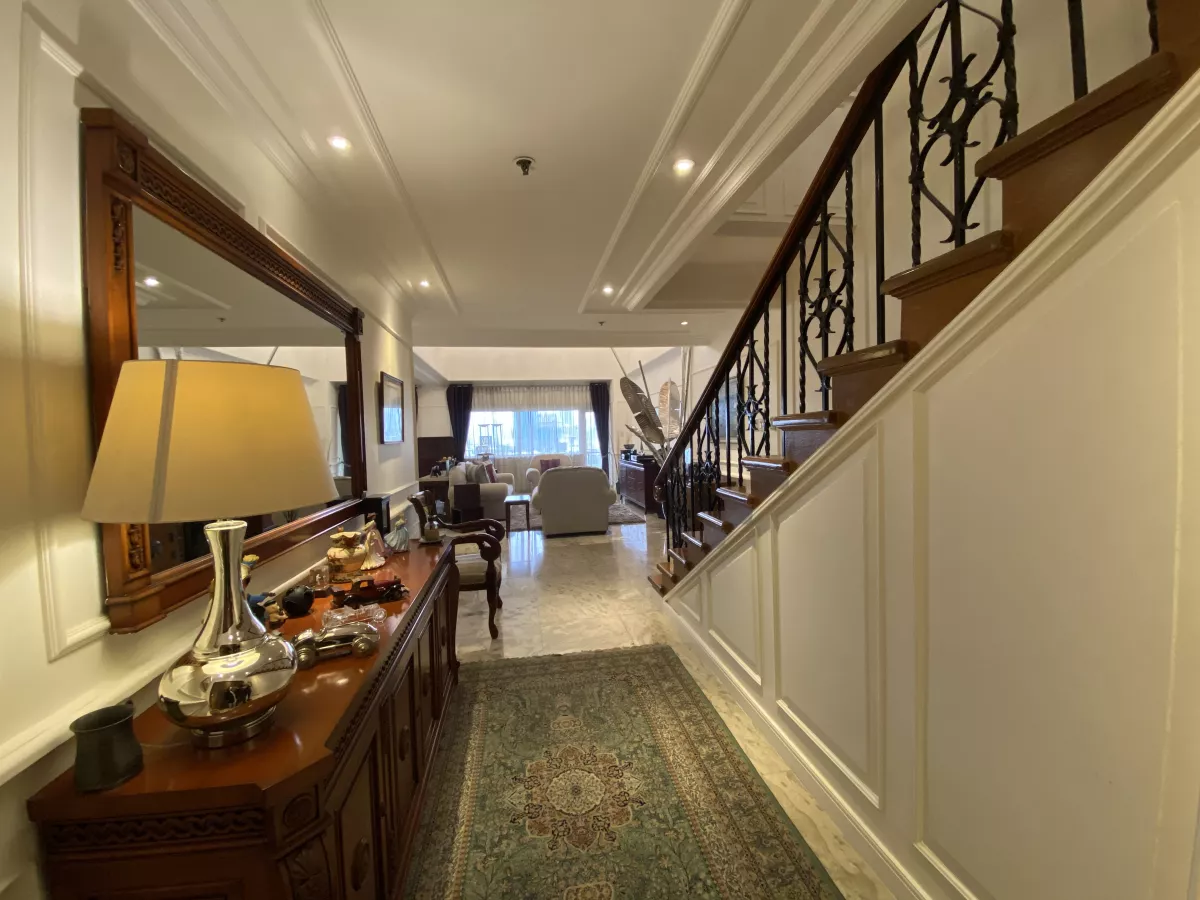 Sophisticated Penthouse Unit in Le Triomphe Condominium Makati for Rent02