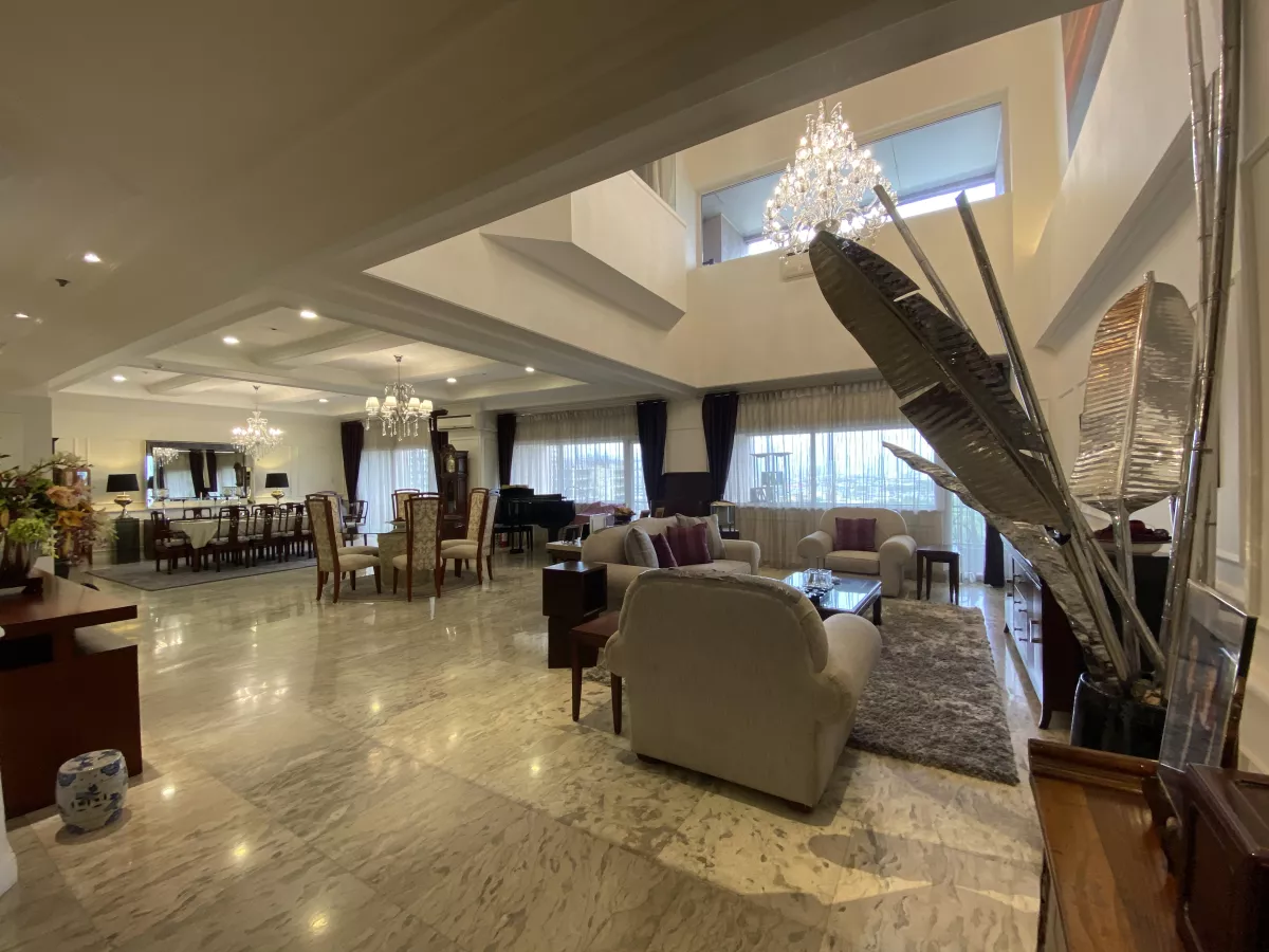Sophisticated Penthouse Unit in Le Triomphe Condominium Makati for Rent03