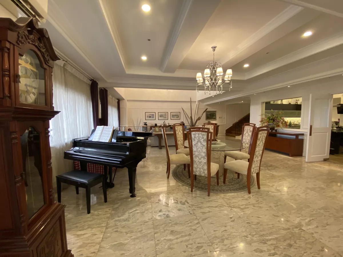 Sophisticated Penthouse Unit in Le Triomphe Condominium Makati for Rent07
