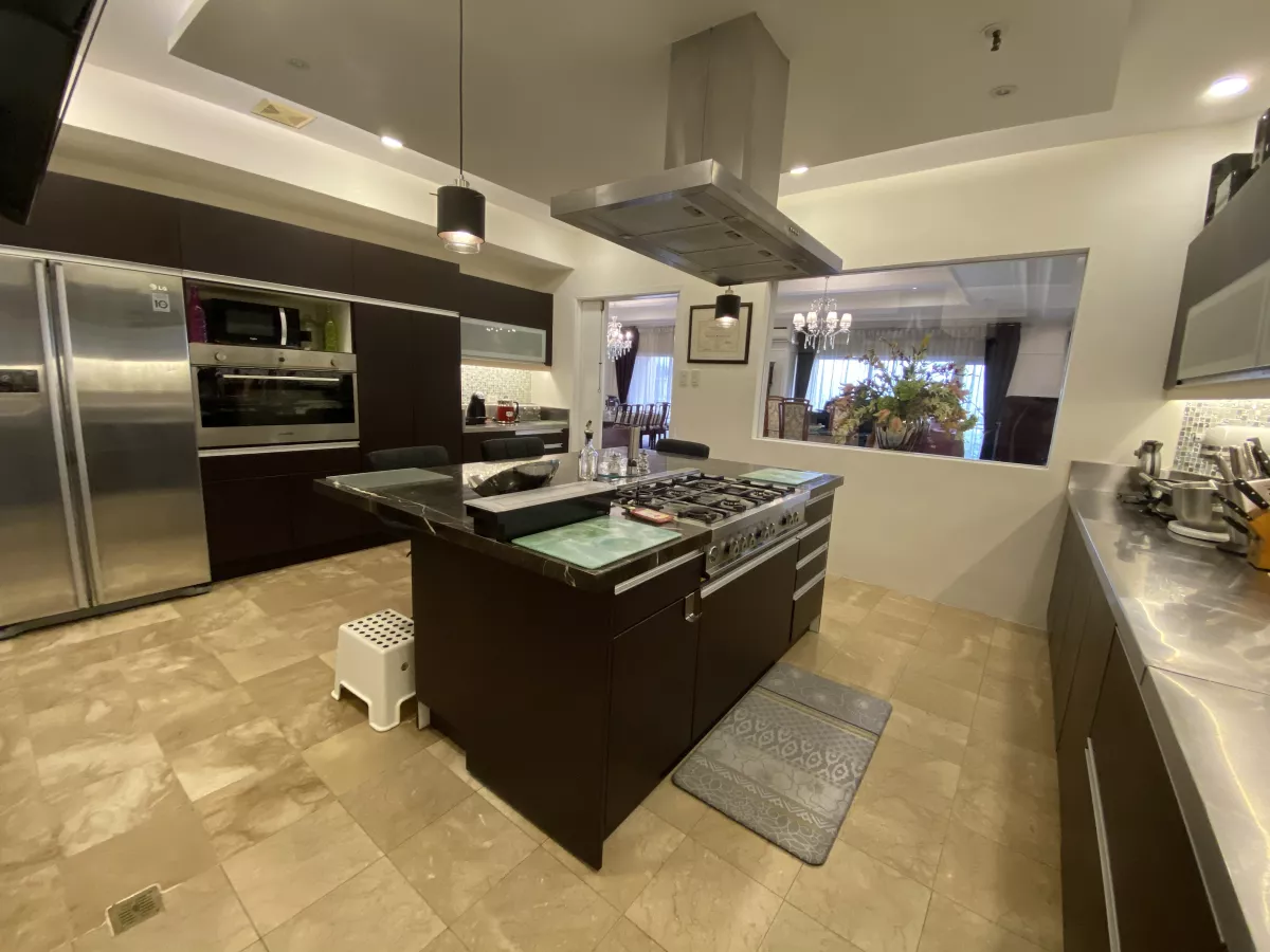 Sophisticated Penthouse Unit in Le Triomphe Condominium Makati for Rent09