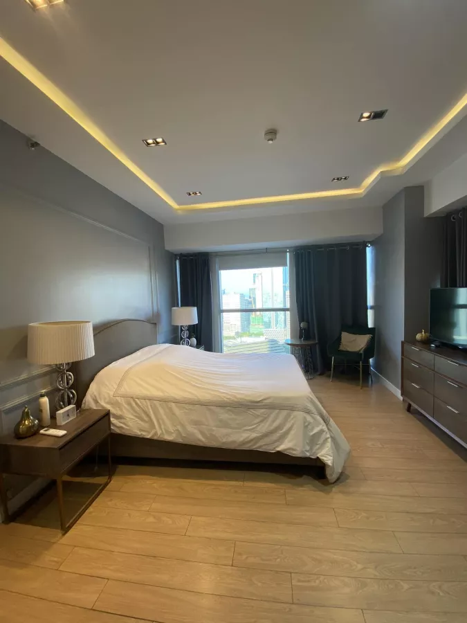 "FOR RENT: FULLY FURNISHED 1 BEDROOM WITH BALCONY, ONE SHANGRI-LA PLACE SOUTH"03