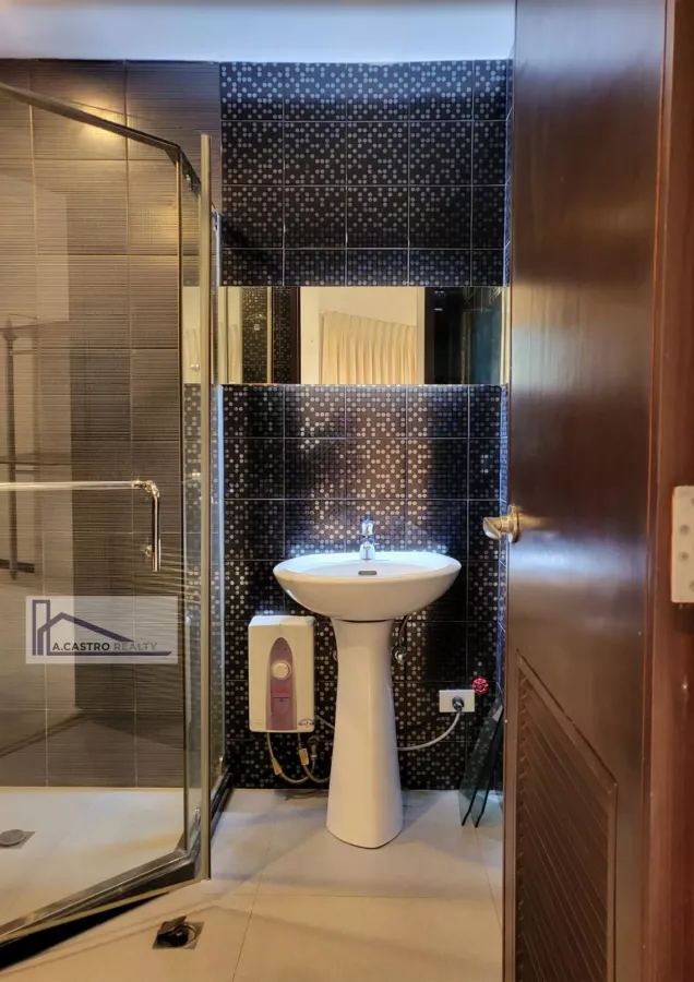"For Lease Furnished Spacious One Bedroom Condo Loft unit, BGC, Taguig City"10