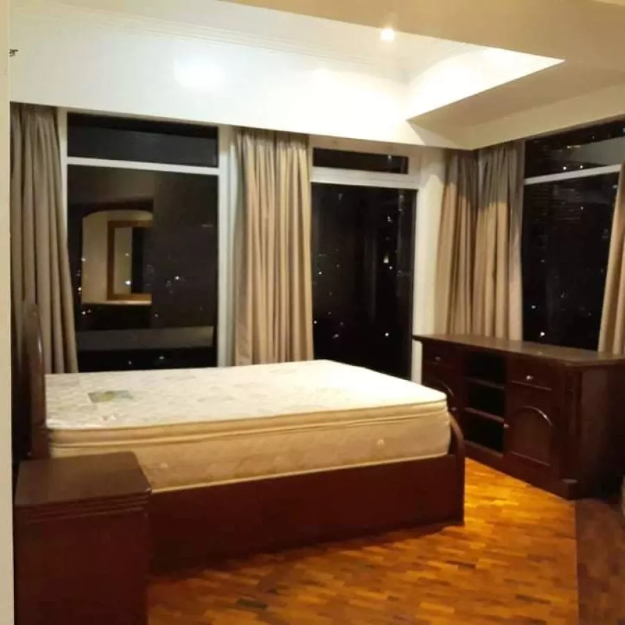 4BR Condo for Rent in Salcedo Park Condominium Makati City RH646010