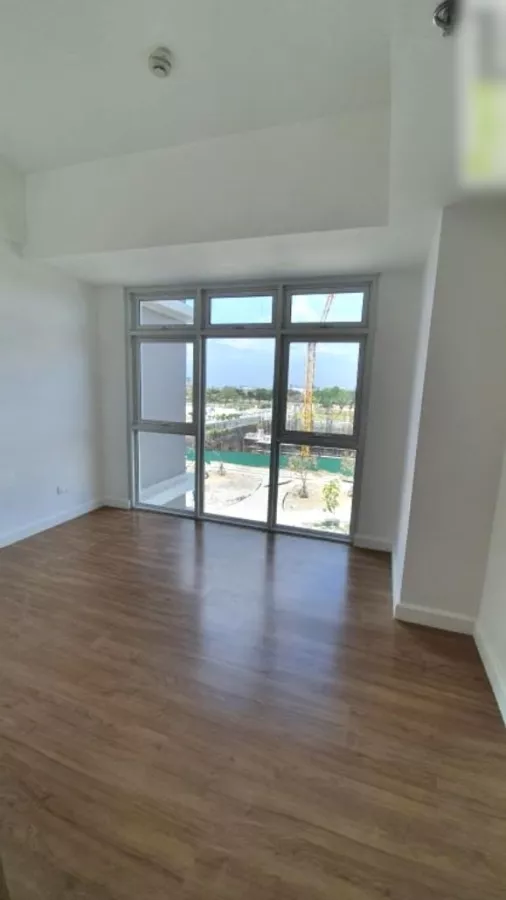 "3BR Penthouse Unit for Rent at The Veranda - West Tower in Western Bicutan, Taguig City"04