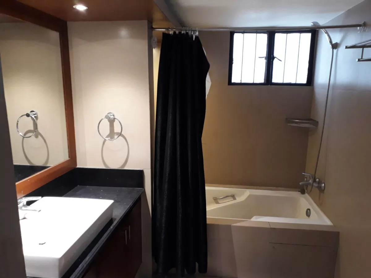 "Condominium For Rent 2 BR along Dela Rosa Street at Legaspi Village, Makati City"05