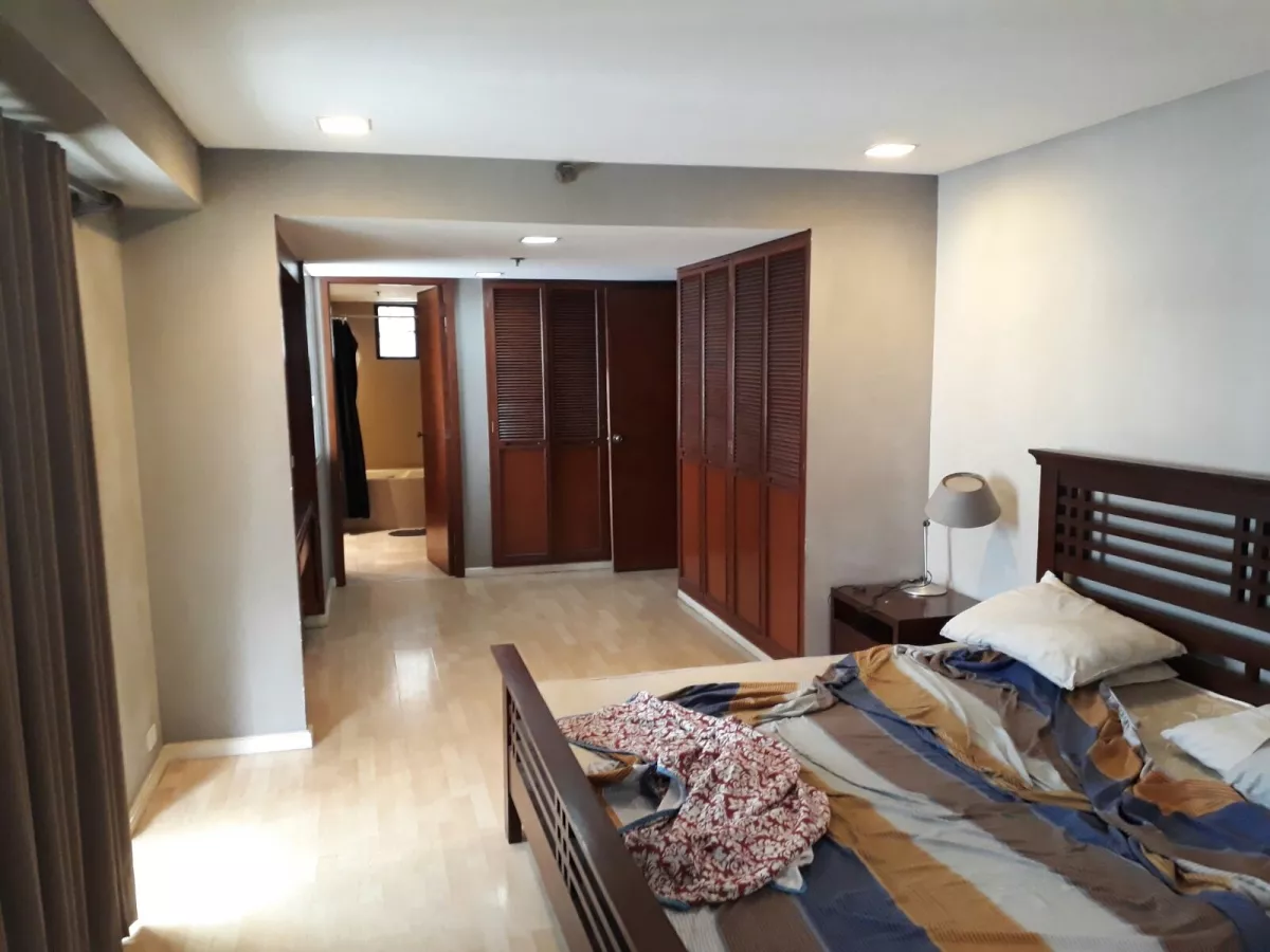 "Condominium For Rent 2 BR along Dela Rosa Street at Legaspi Village, Makati City"06