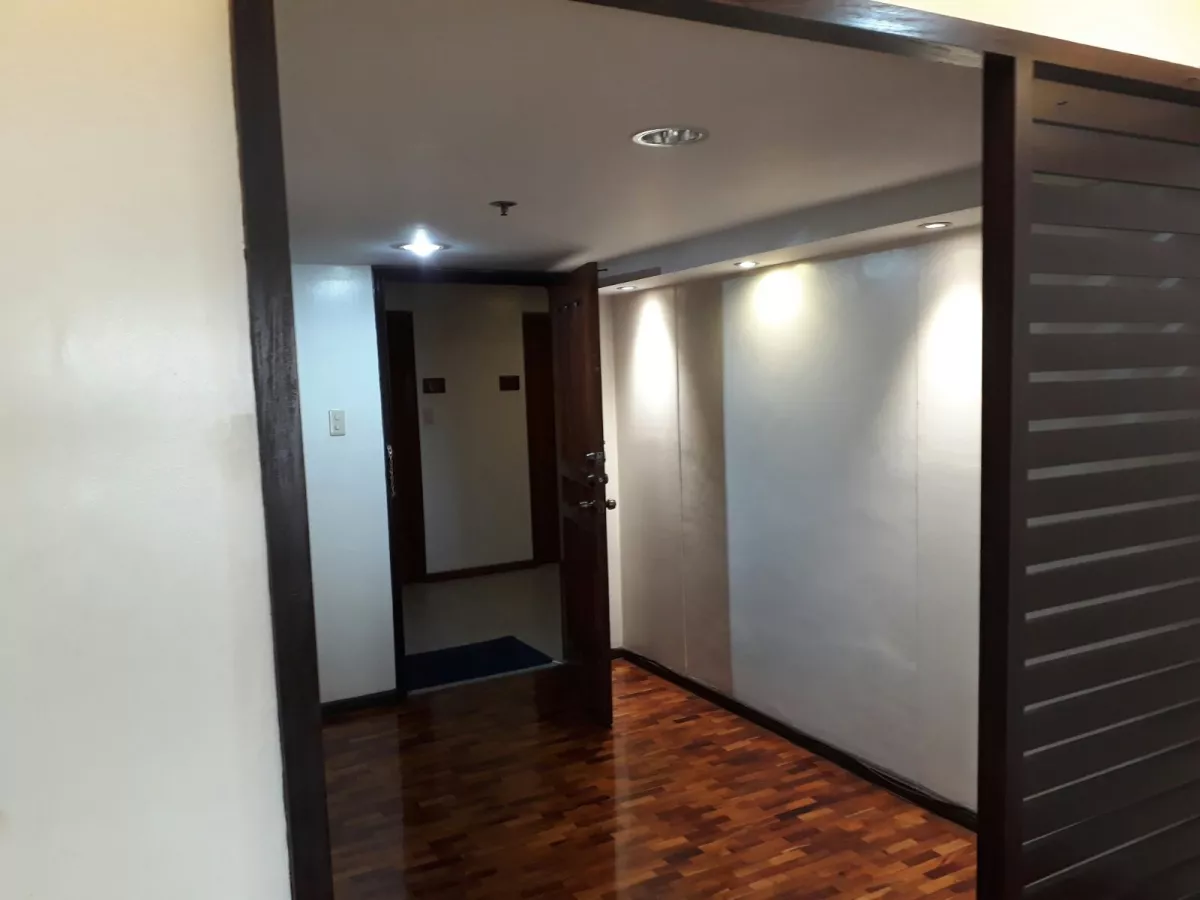 "Condominium For Rent 2 BR along Dela Rosa Street at Legaspi Village, Makati City"08