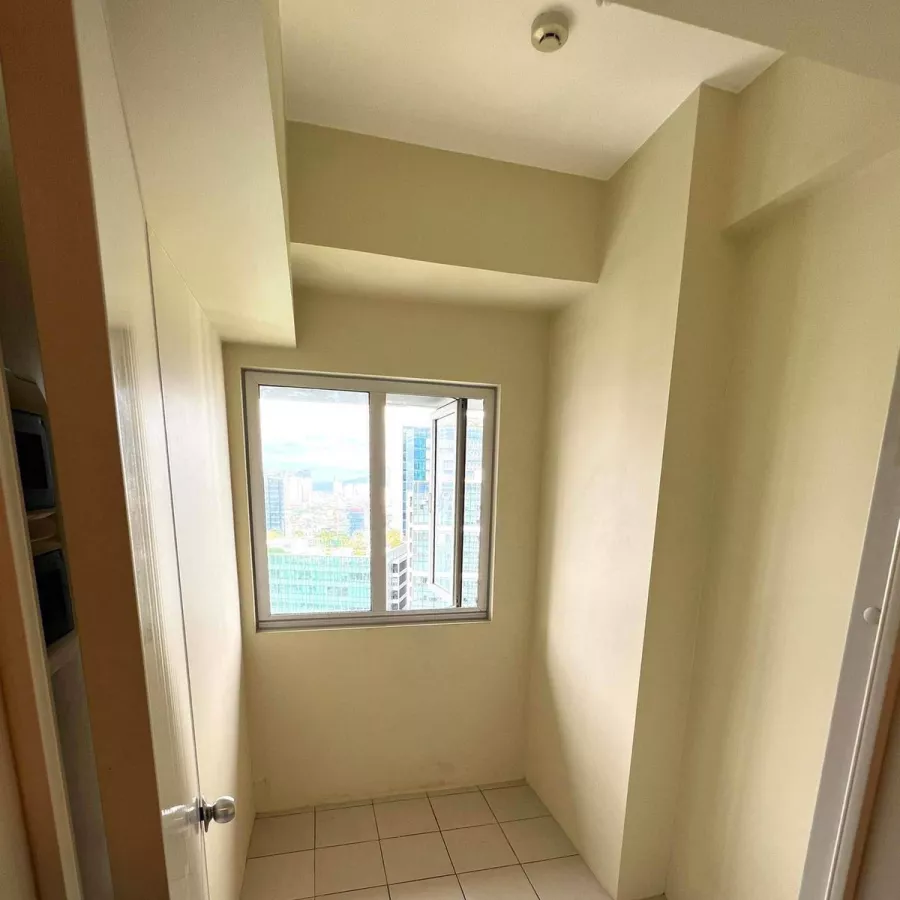 "Avida Towers 34th St ,BGC"07