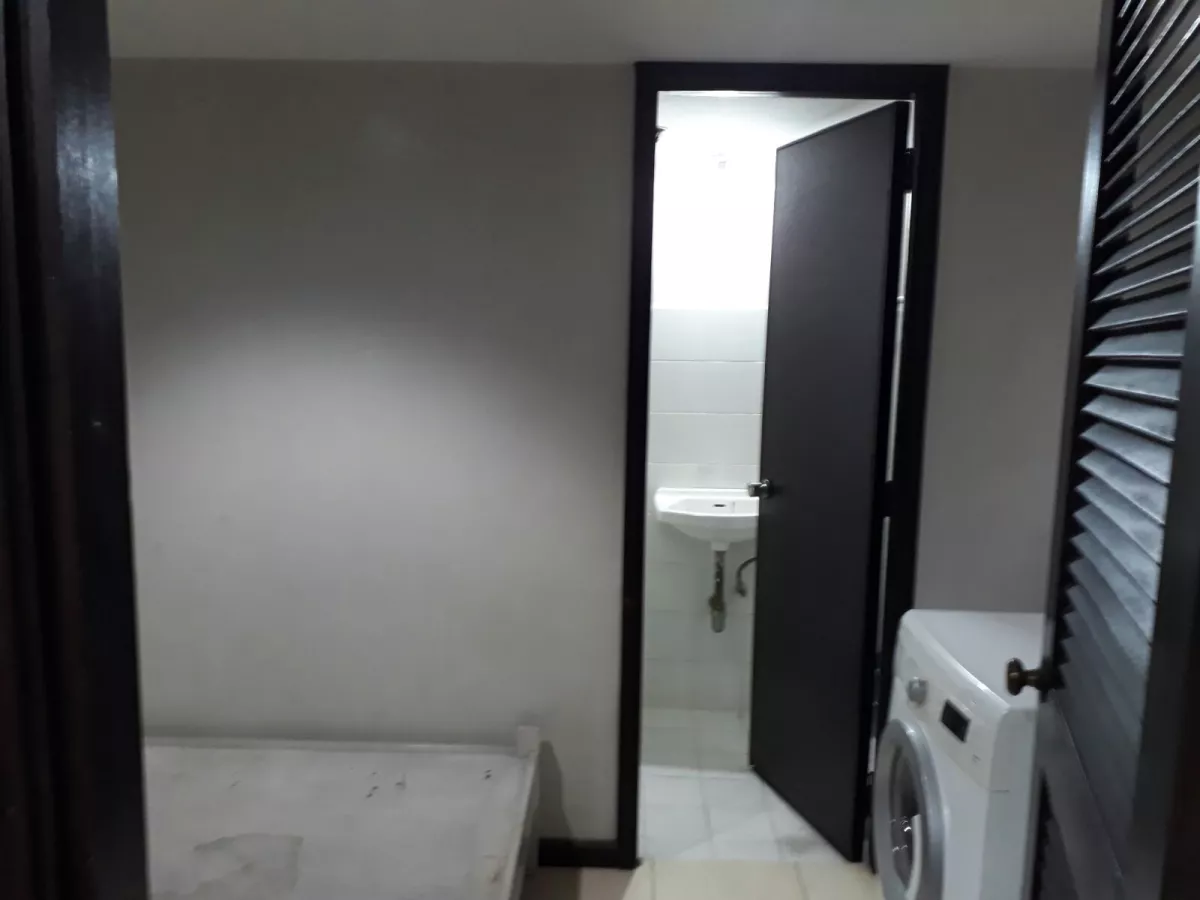 "Condominium For Rent 2 BR along Dela Rosa Street at Legaspi Village, Makati City"04
