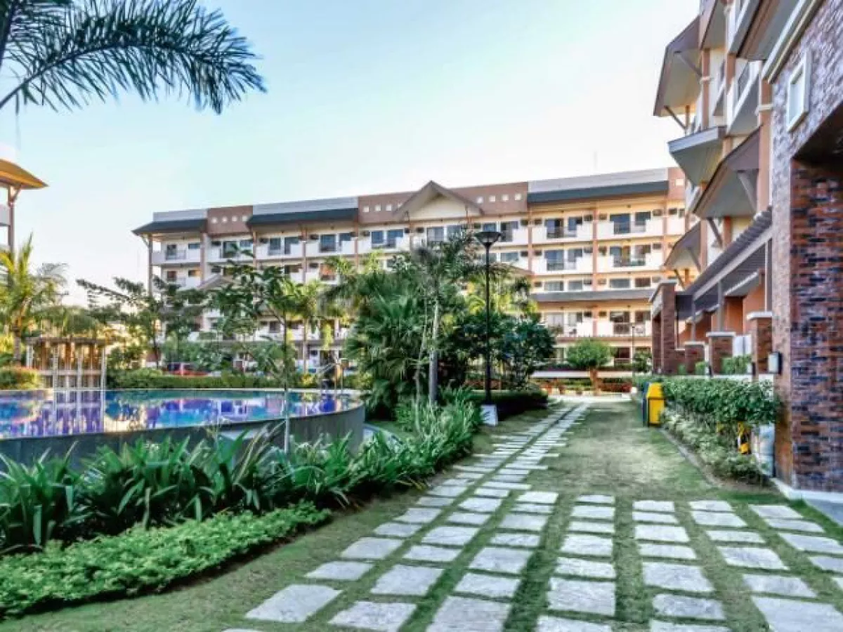 "For Rent 2 BR Fully Furnished Penthouse unit w/ balcony in Sun Valley, Parañaque"06