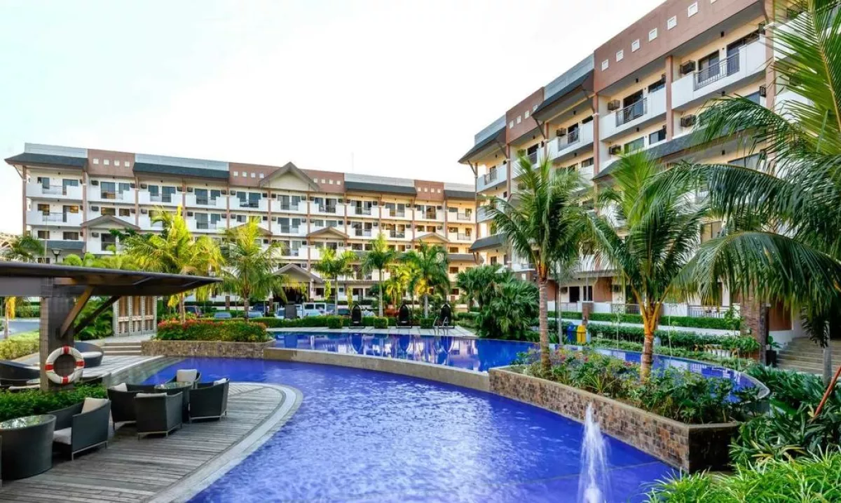 "For Rent 2 BR Fully Furnished Penthouse unit w/ balcony in Sun Valley, Parañaque"09