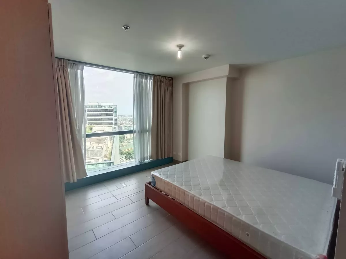 "Fully-Furnished 2 Bedroom  in One Uptown Residences, BGC Taguig"09