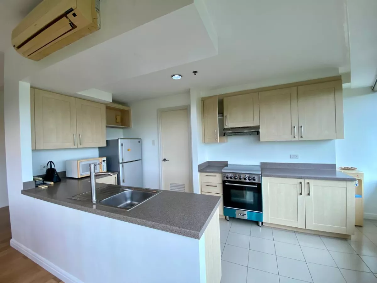 Two Bedrooms Loft For Rent in One Rockwell East Tower05