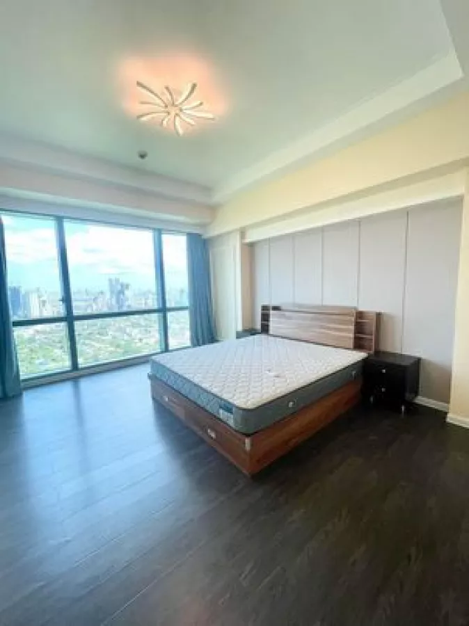 For Rent in BGC Eight Forbestown Golf View Residences 3 Spacious Bedroom09