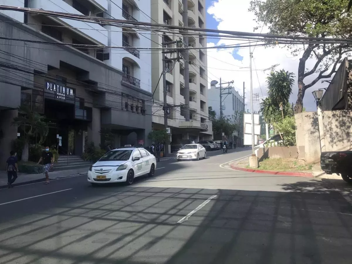 "205sqm 3 Bedroom Condo near Xavier, ICA, La Salle, Greenhills, ADB, Ortigas Ctr."03