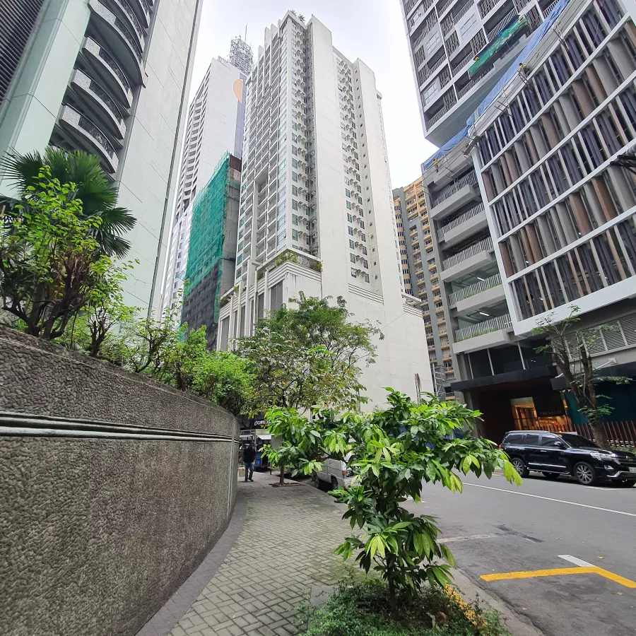 "1 Bedroom  Rent near Ayala Avenue, PB Com, GT Tower, RCBC Plaza Makati"01