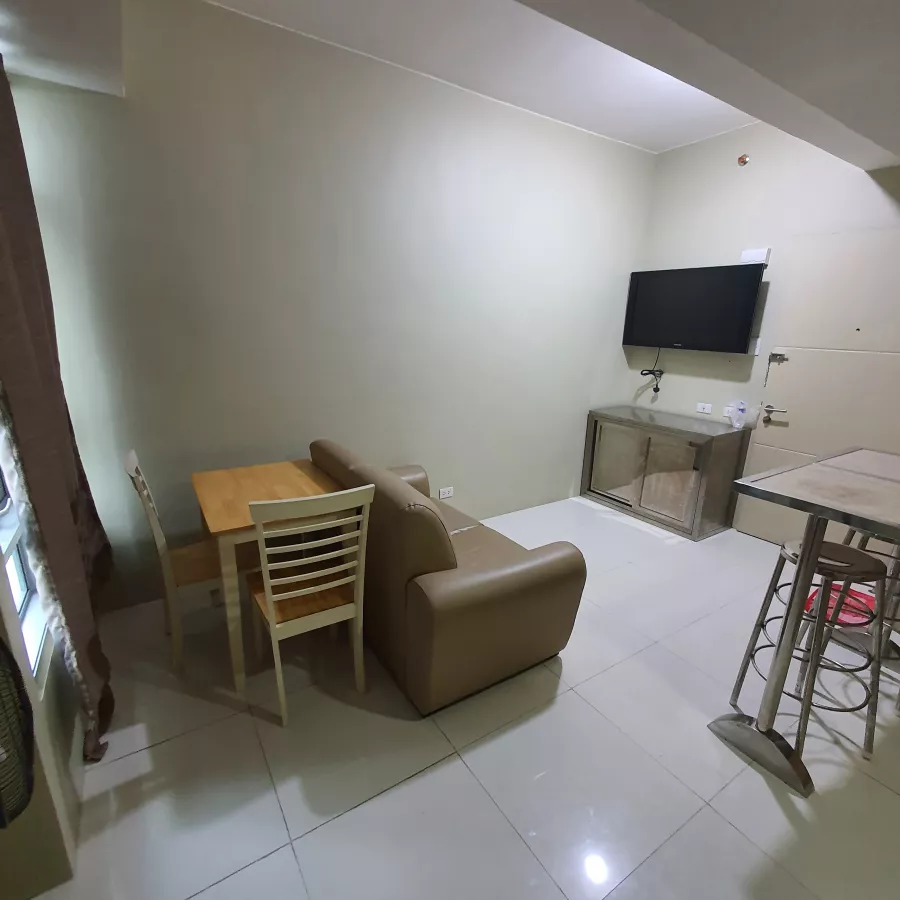 "1 Bedroom  Rent near Ayala Avenue, PB Com, GT Tower, RCBC Plaza Makati"10