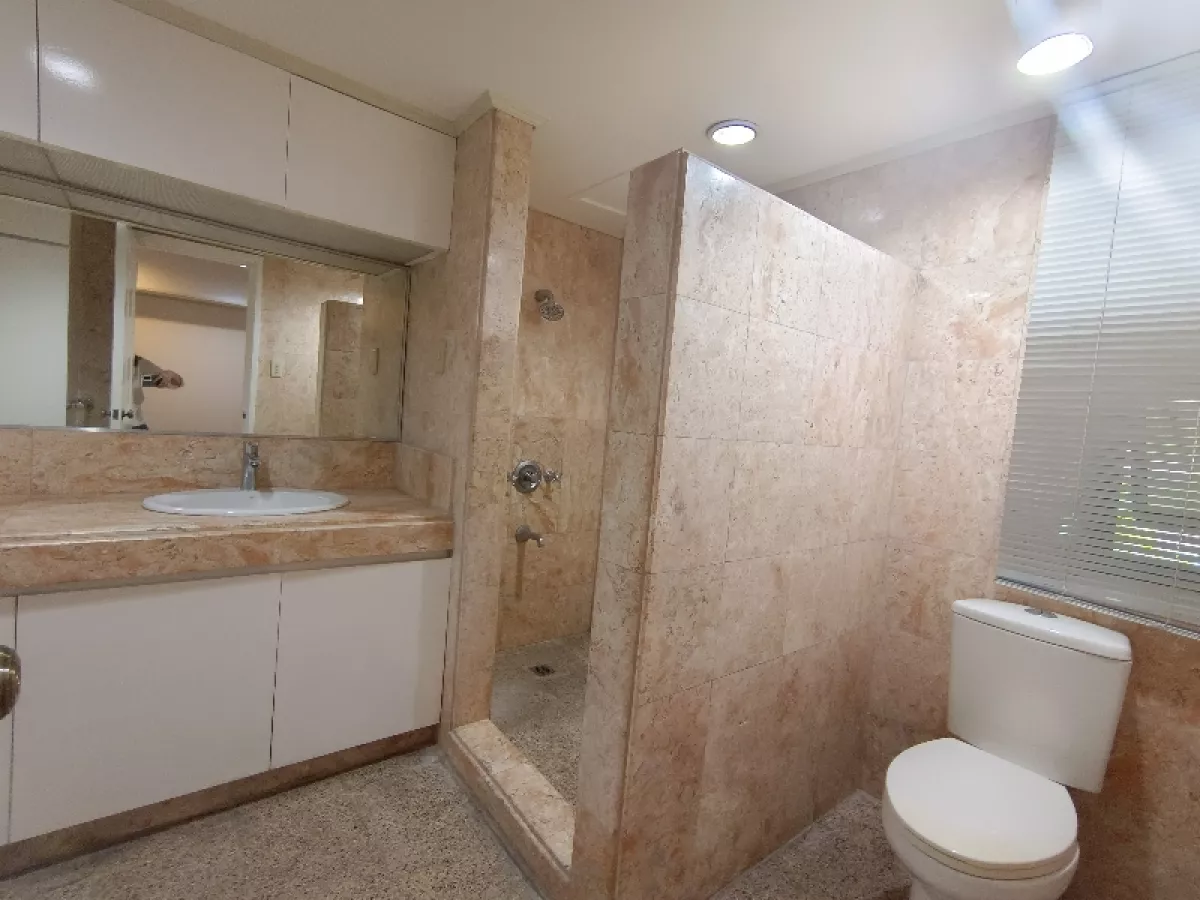 Spacious 3 Bedroom Condo Unit in Salcedo Village Makati05