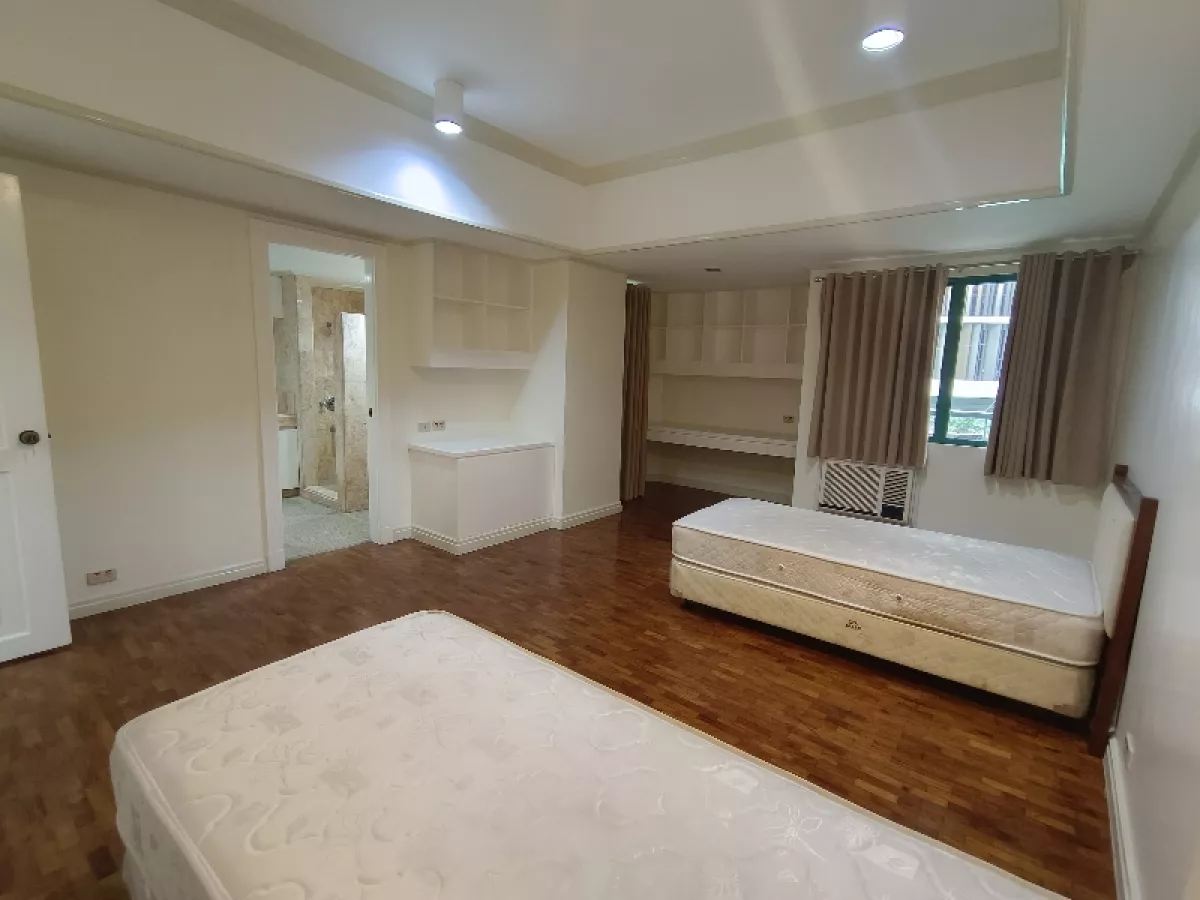 Spacious 3 Bedroom Condo Unit in Salcedo Village Makati06