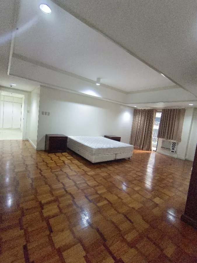 Spacious 3 Bedroom Condo Unit in Salcedo Village Makati07